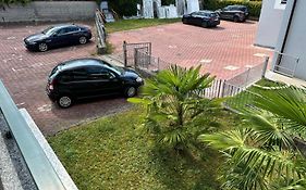 Rose e Frutta ristrutturato con parcheggio
